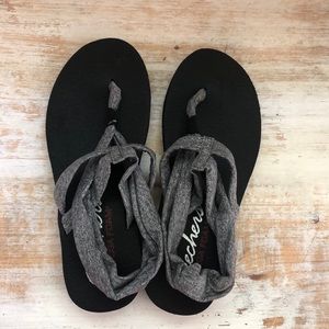 Skechers yoga foam flip flops